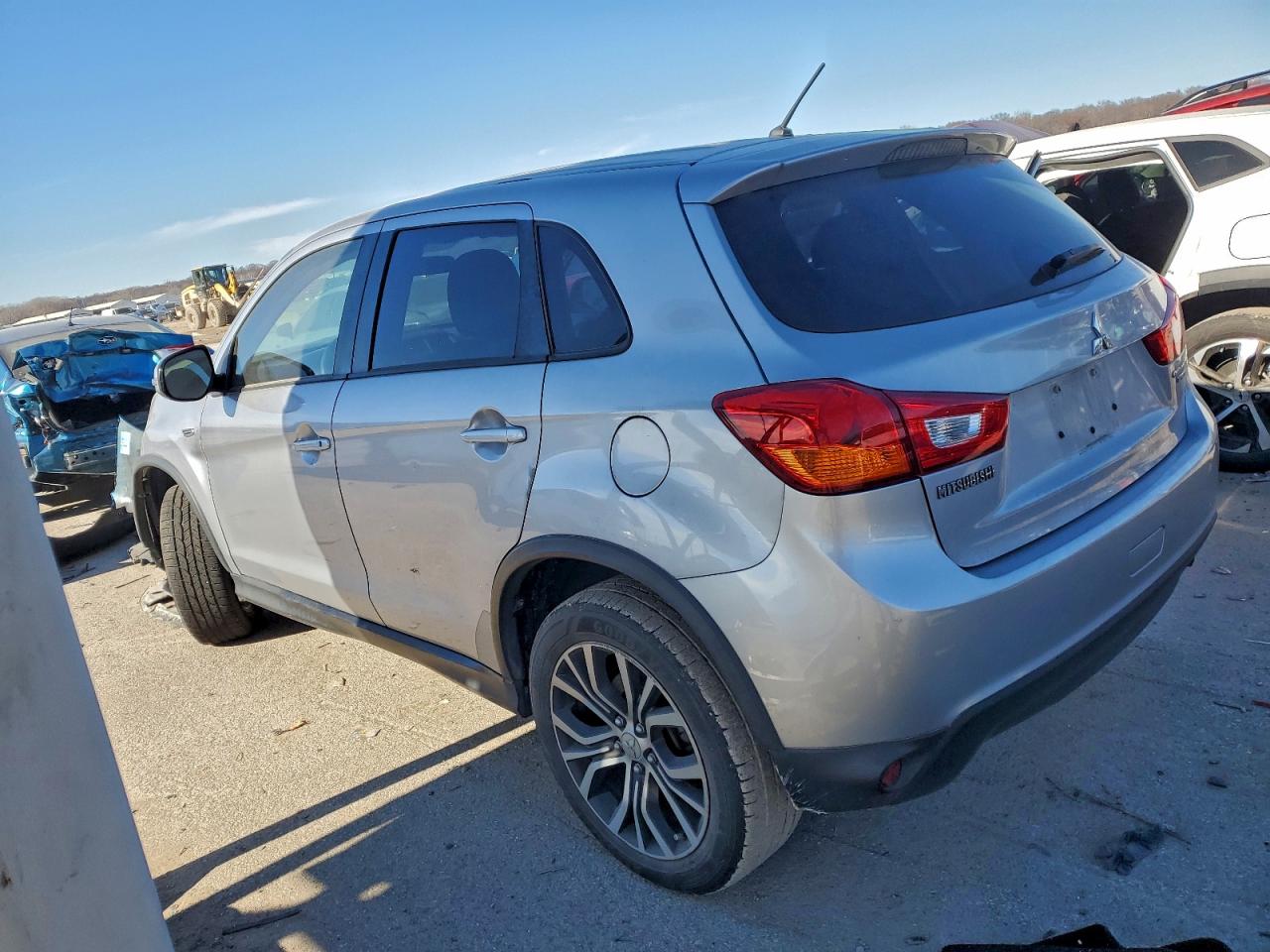 MITSUBISHI OUTLANDER ES