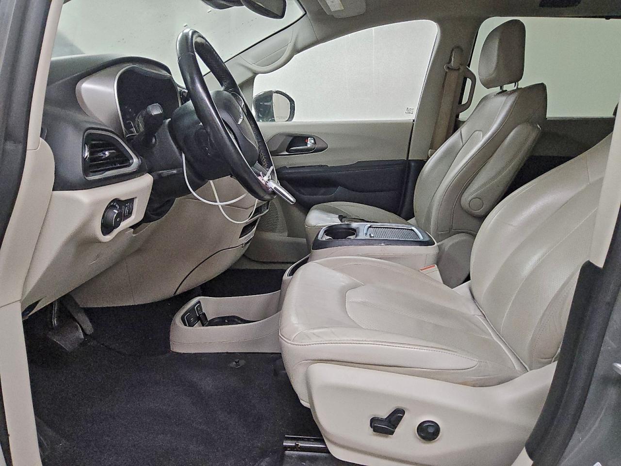 CHRYSLER PACIFICA TOURING L