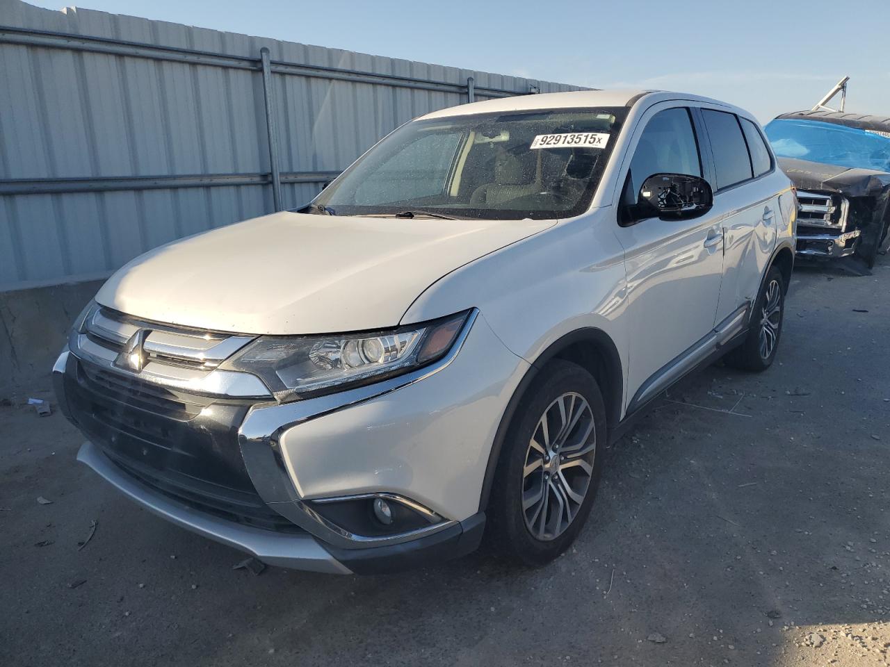 MITSUBISHI OUTLANDER SE