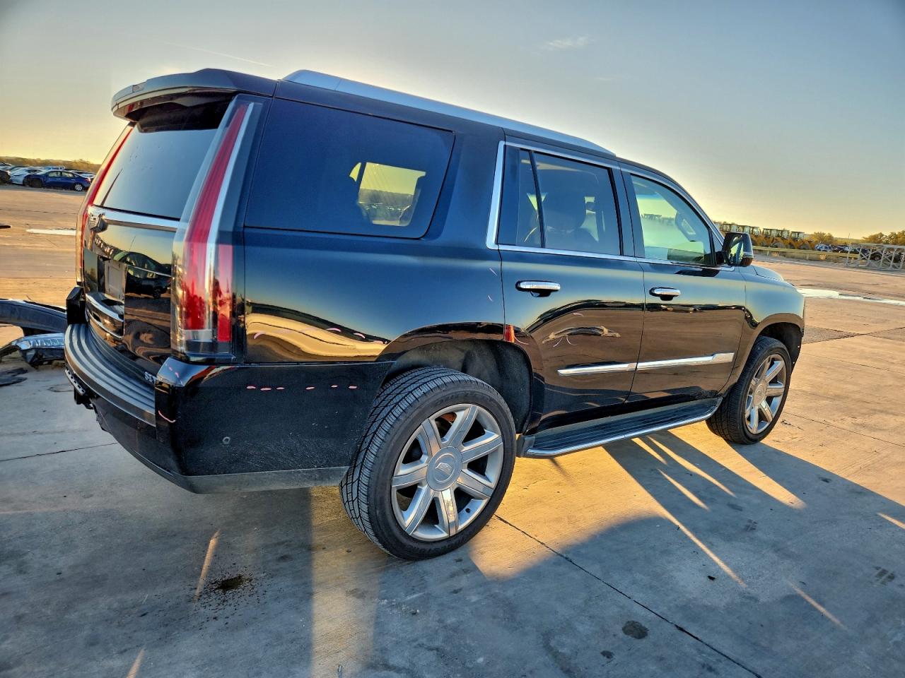CADILLAC ESCALADE LUXURY