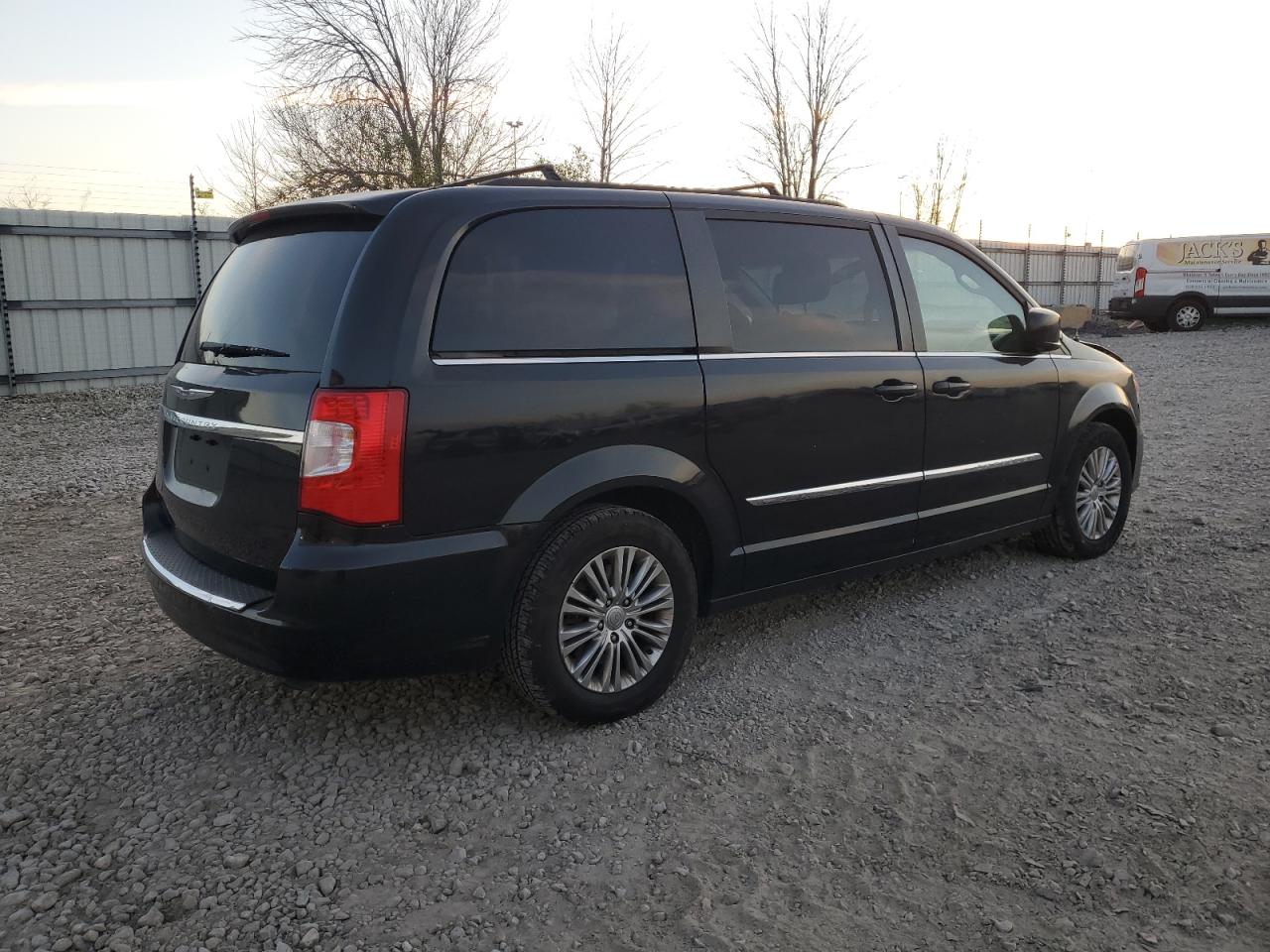 CHRYSLER TOWN & COUNTRY TOURING L