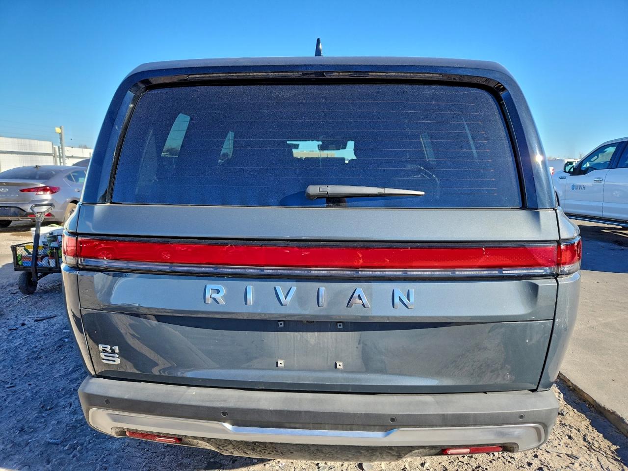 RIVIAN R1S ADVENTURE
