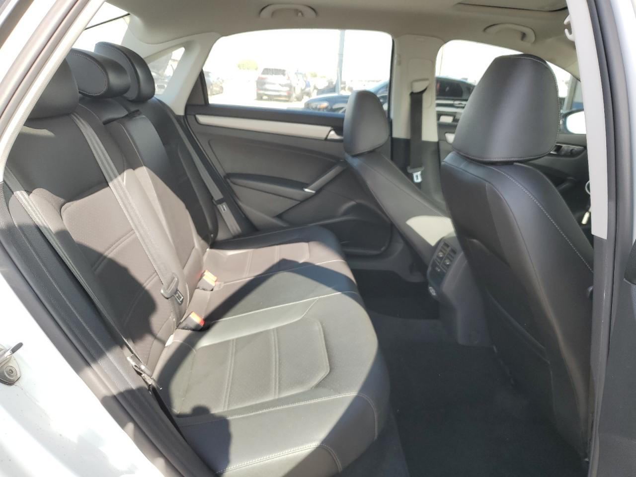 VOLKSWAGEN PASSAT SE