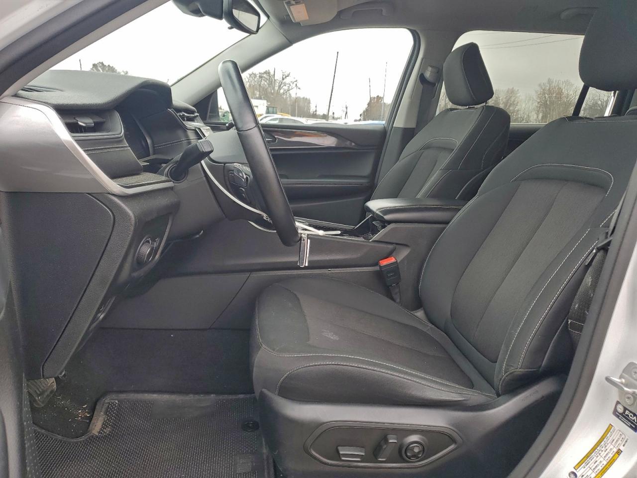 JEEP GRAND CHEROKEE L LAREDO