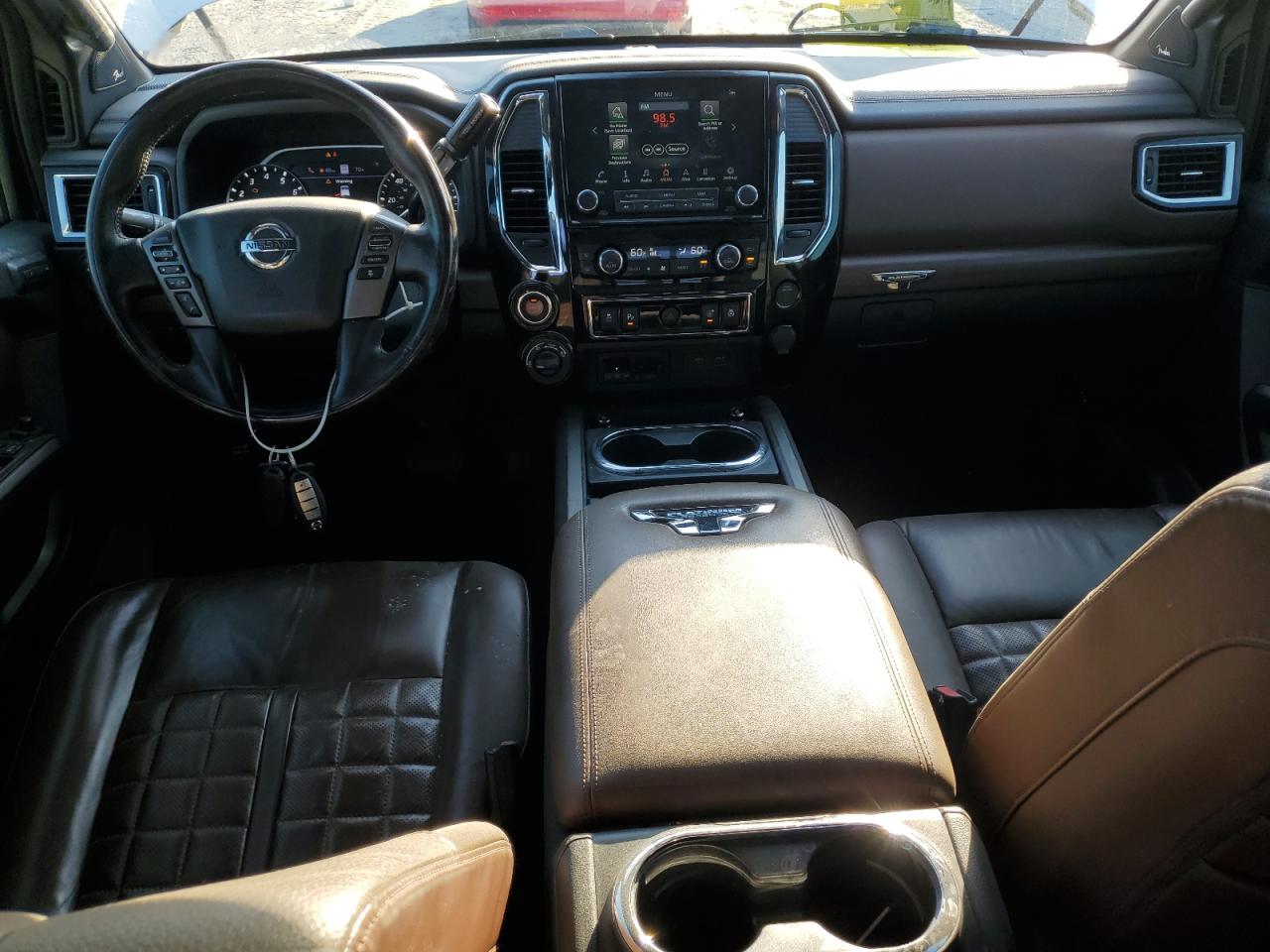 NISSAN TITAN SV