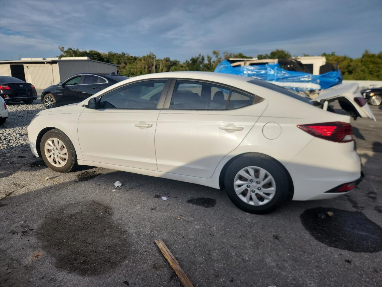 HYUNDAI ELANTRA SE