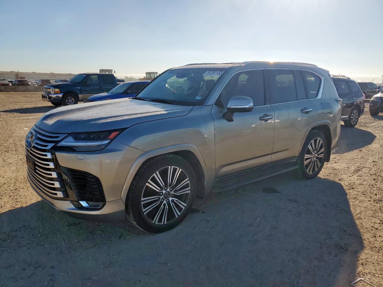 LEXUS LX 600 BASE