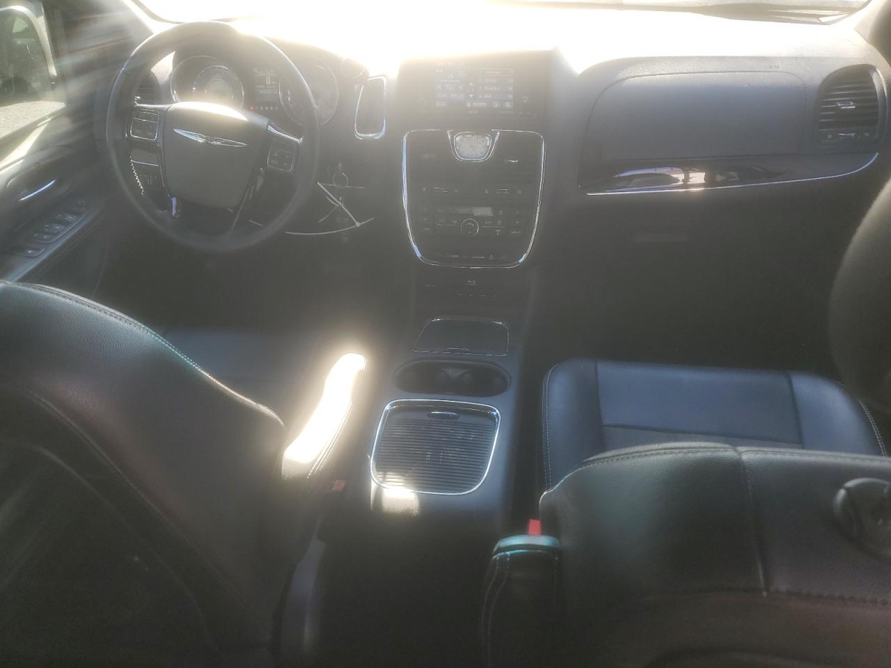 CHRYSLER TOWN & COUNTRY S