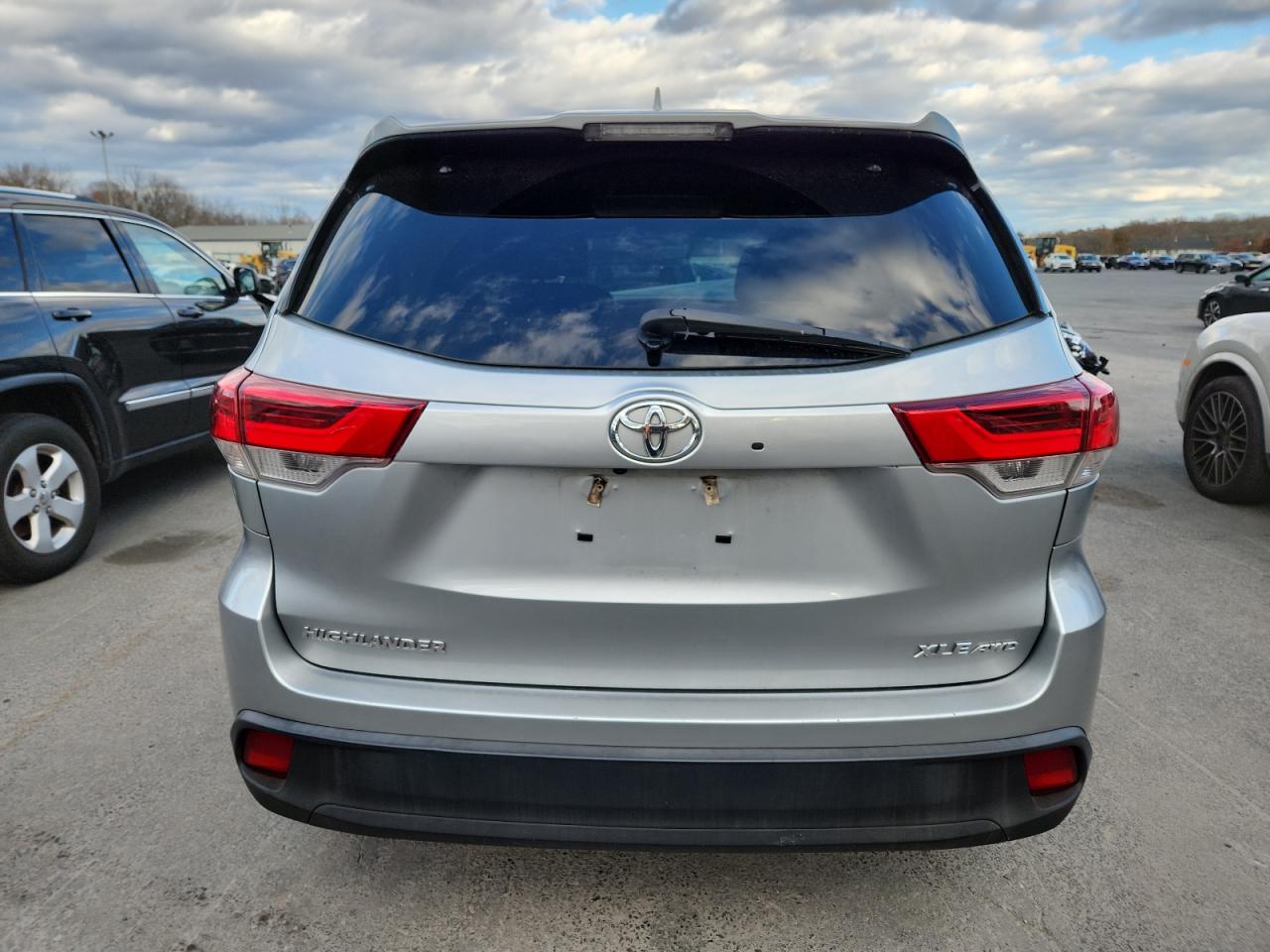 TOYOTA HIGHLANDER SE