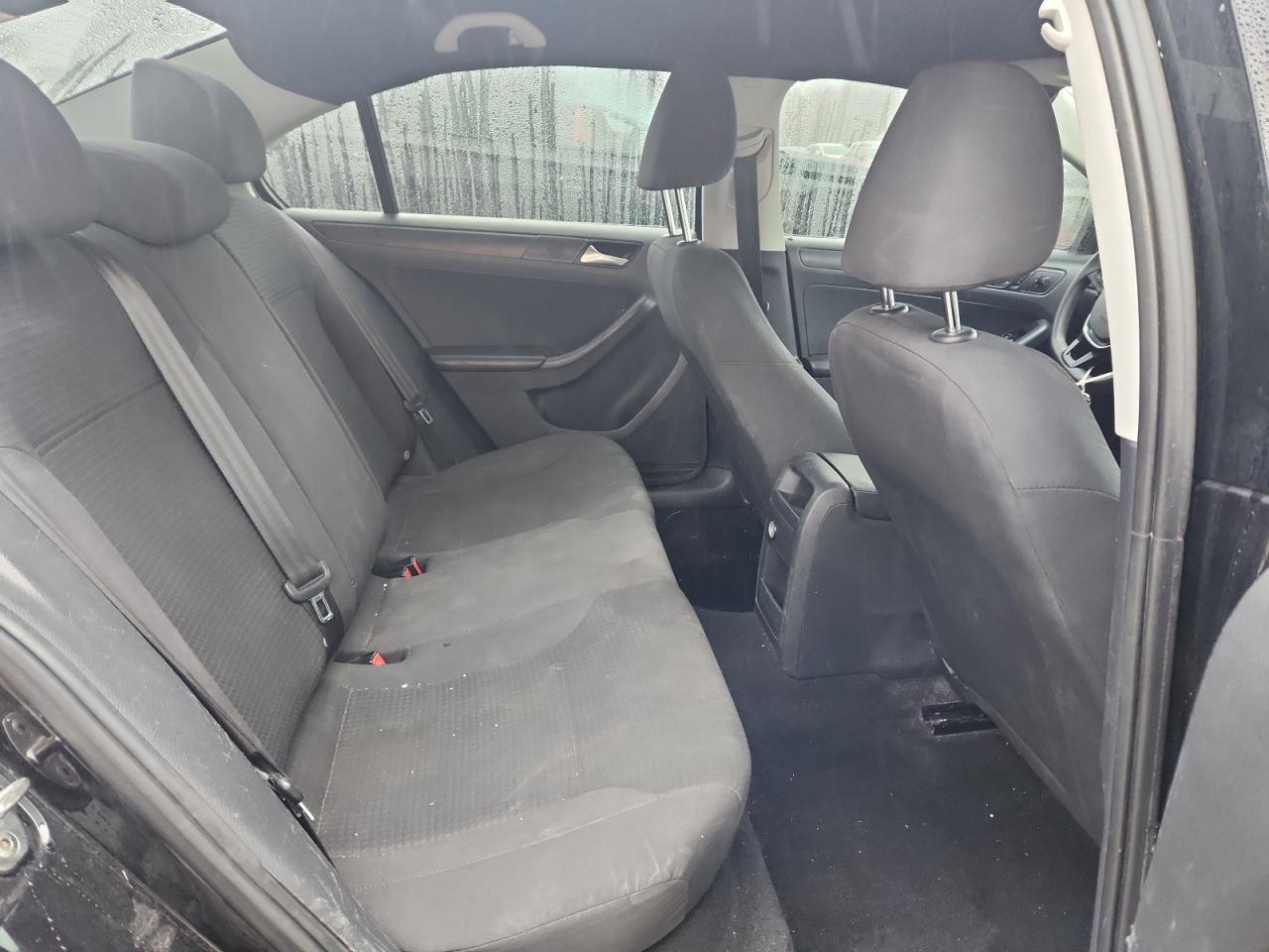 VOLKSWAGEN JETTA BASE