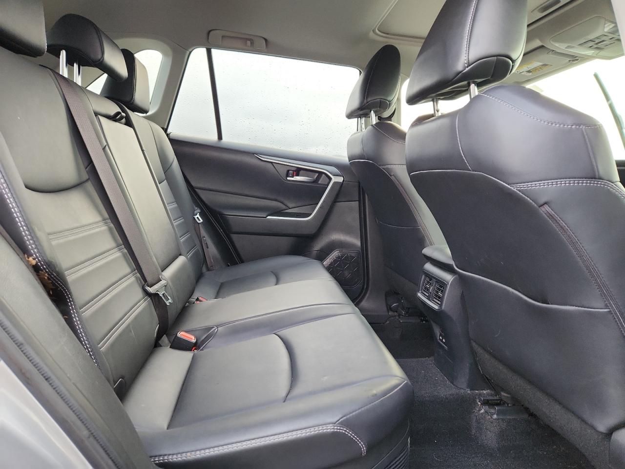 TOYOTA RAV4 XLE PREMIUM