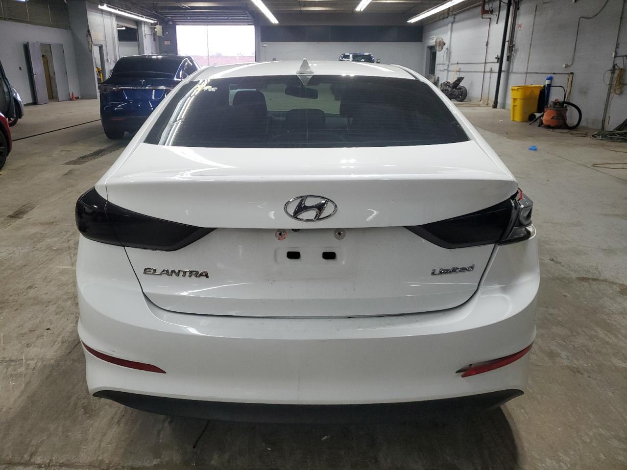 HYUNDAI ELANTRA SE