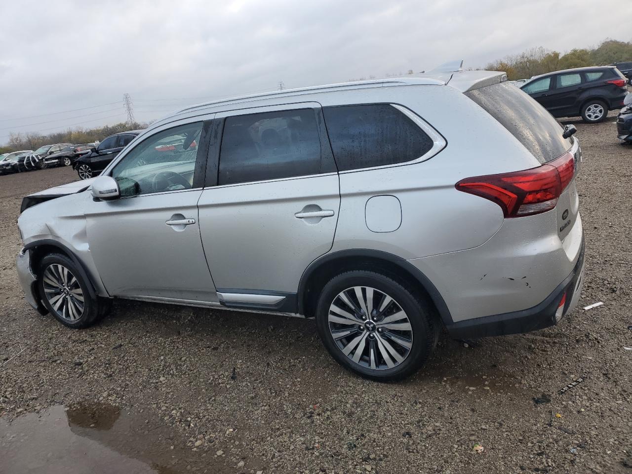 MITSUBISHI OUTLANDER SE