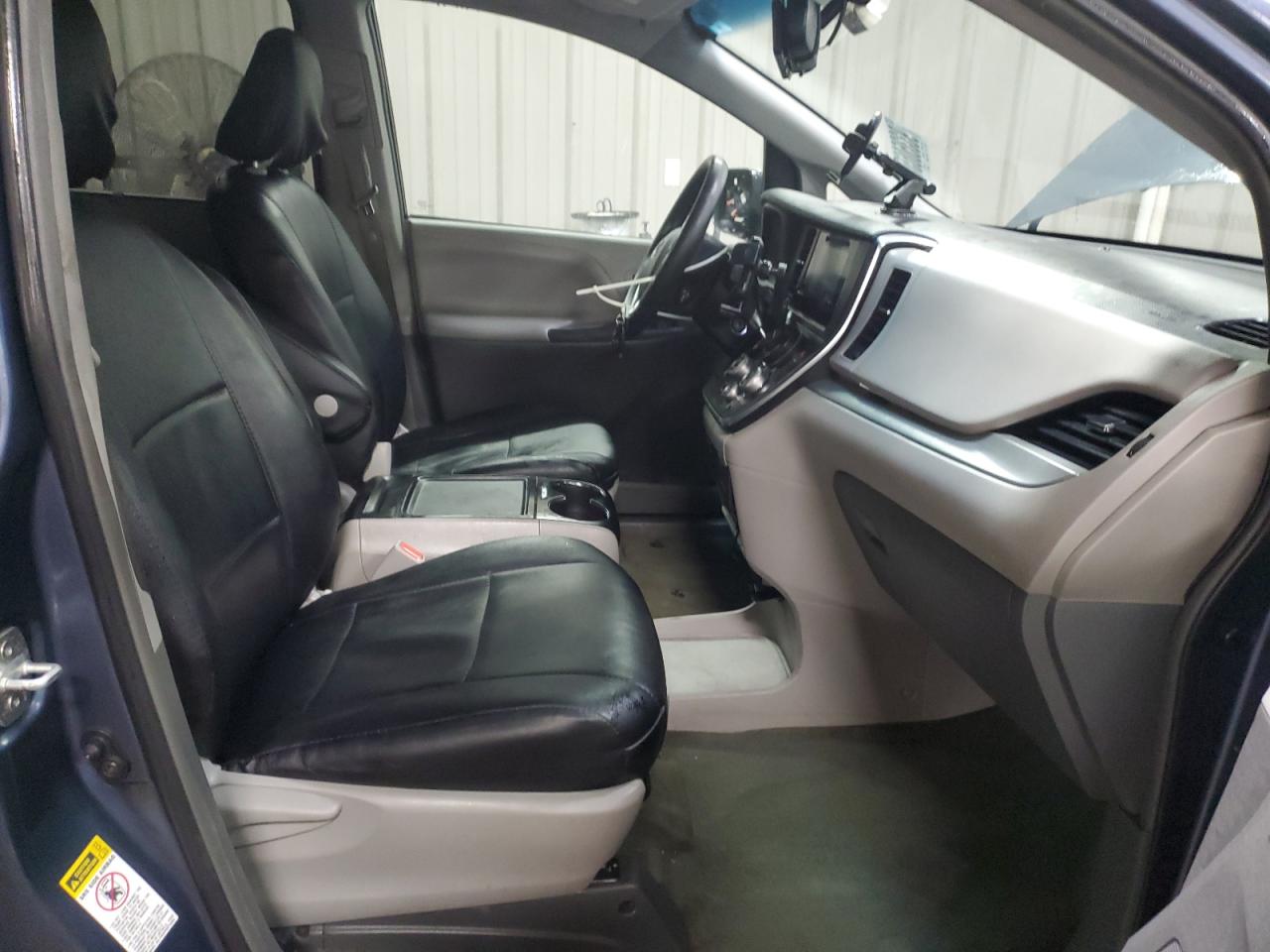 Lot #3302803927 2015 TOYOTA SIENNA LE