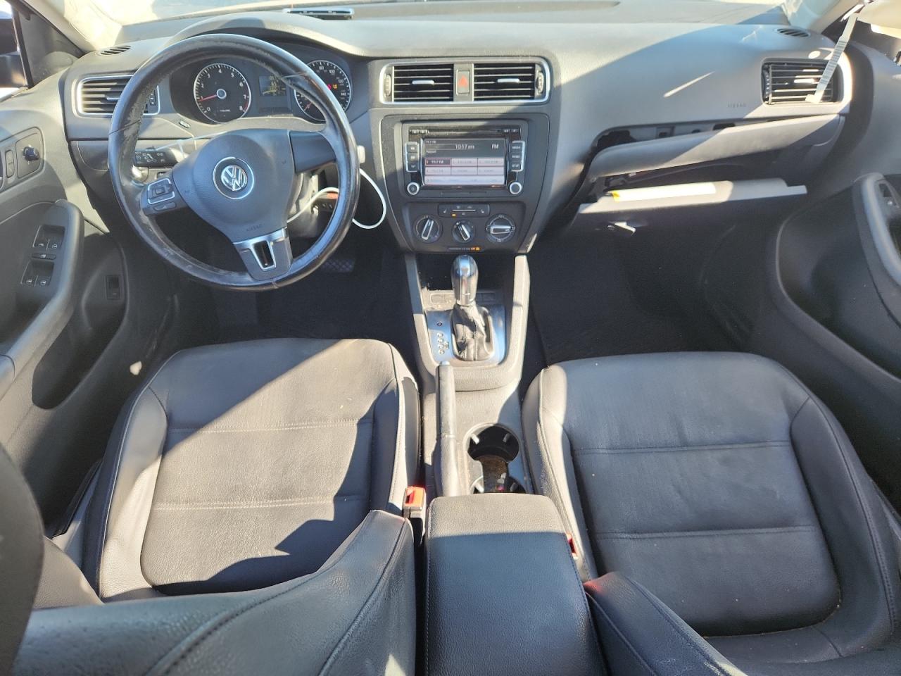 VOLKSWAGEN JETTA SE