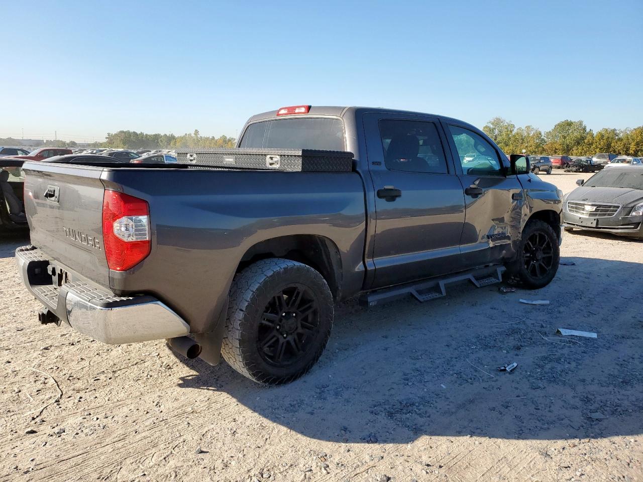 TOYOTA TUNDRA CREWMAX SR5
