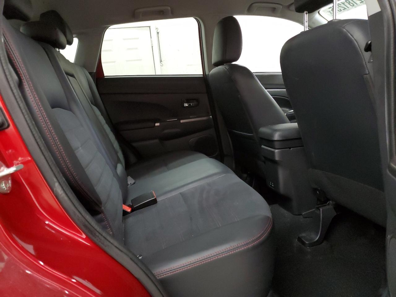 MITSUBISHI OUTLANDER SE