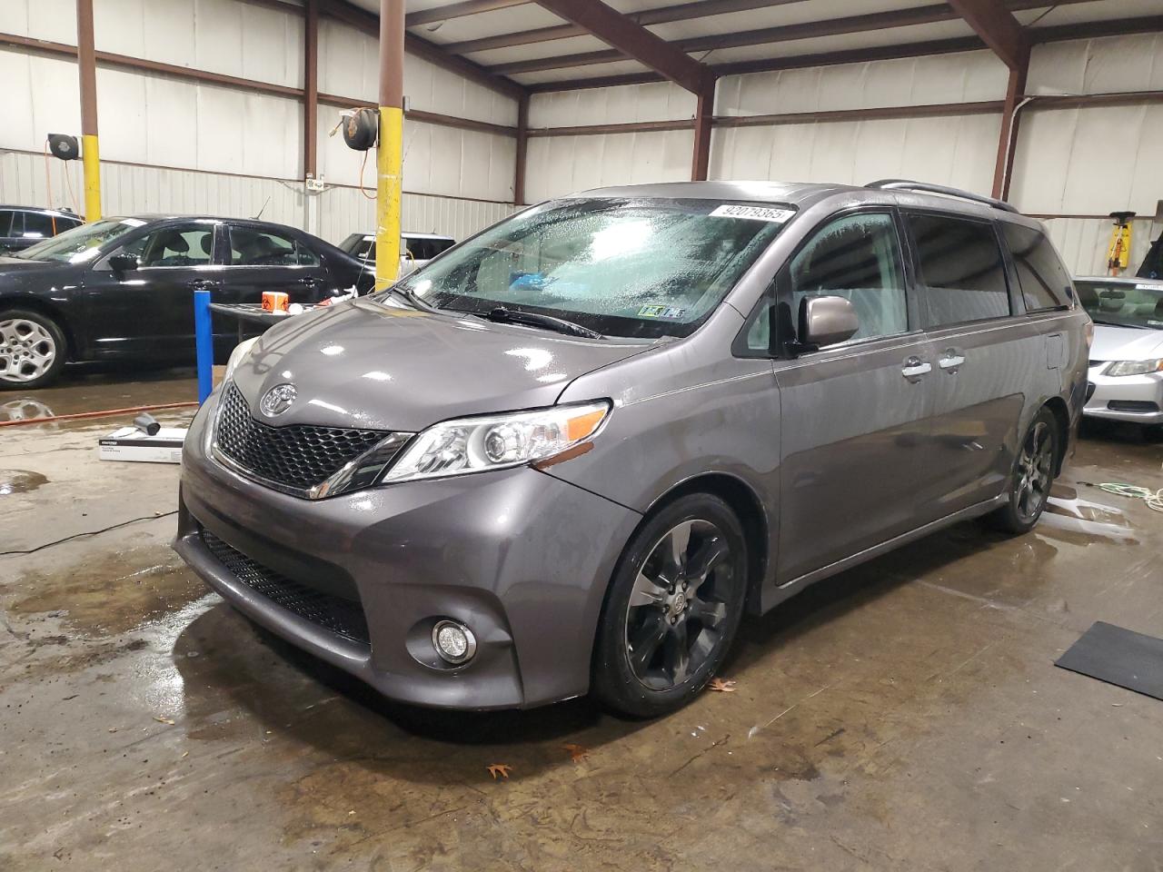 TOYOTA SIENNA SPORT