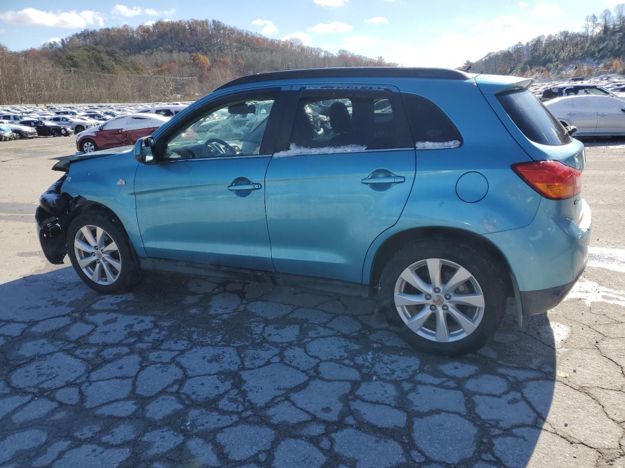 MITSUBISHI OUTLANDER SE