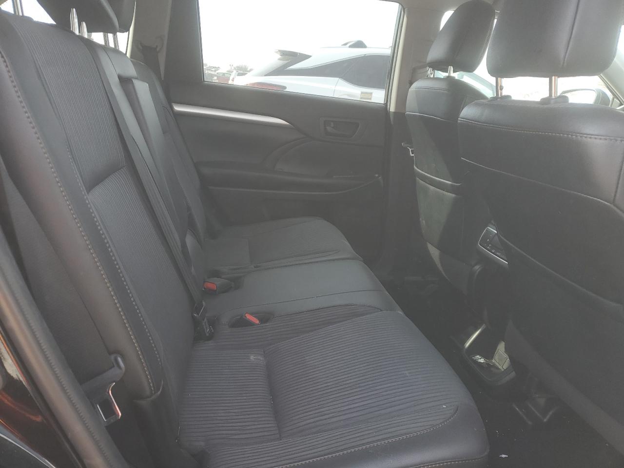 Lot #3302709999 2019 TOYOTA HIGHLANDER