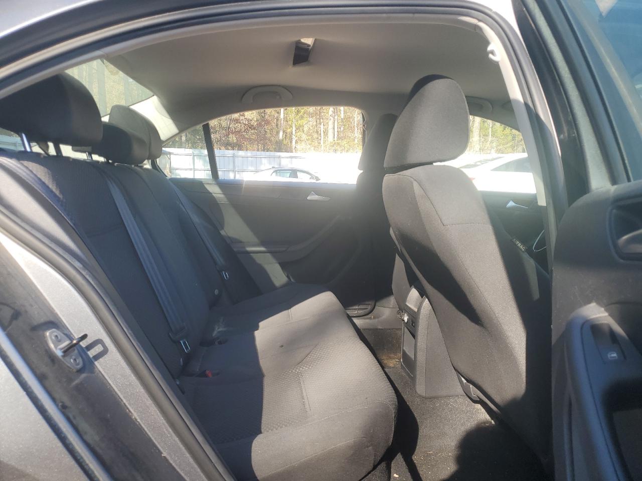 VOLKSWAGEN JETTA BASE