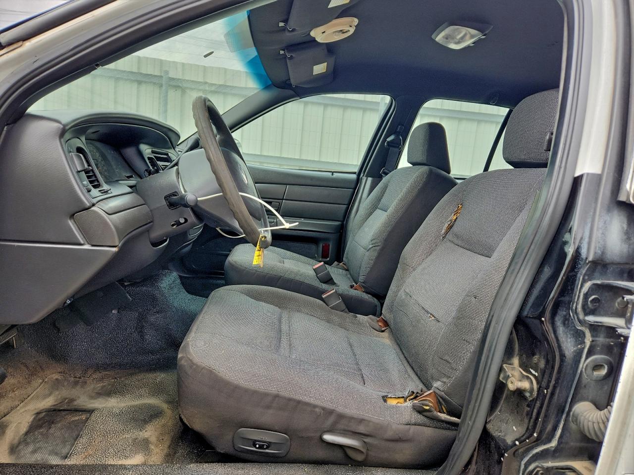 Lot #3304566471 2004 FORD CROWN VICT