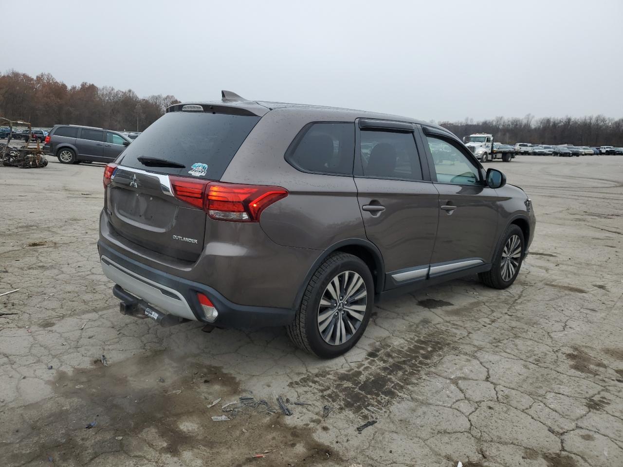 MITSUBISHI OUTLANDER ES