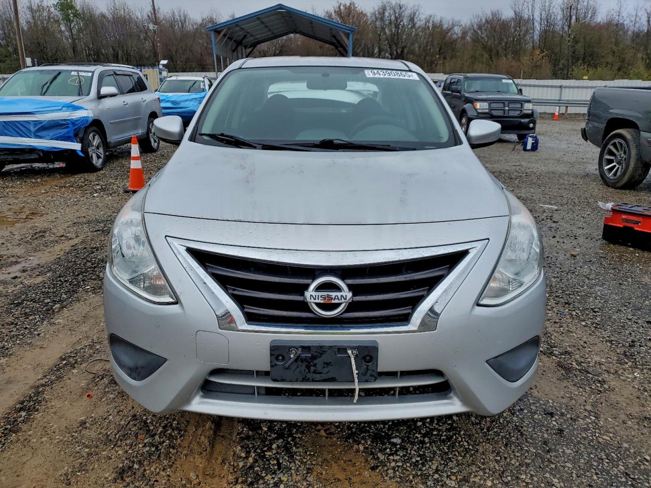 NISSAN VERSA S