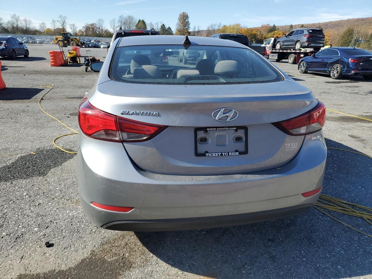 HYUNDAI ELANTRA SE