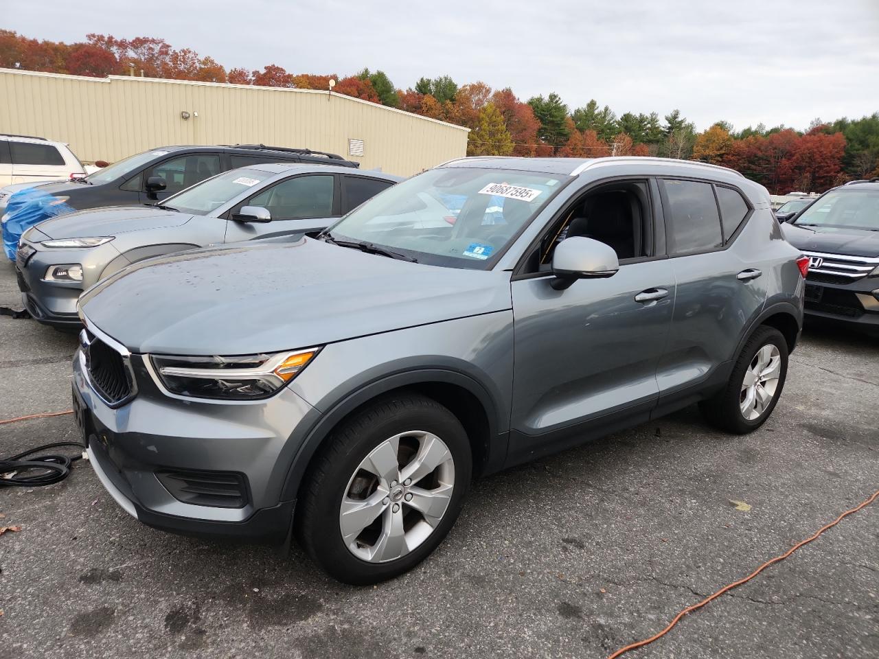 Lot #3301851326 2019 VOLVO XC40 T5 MO
