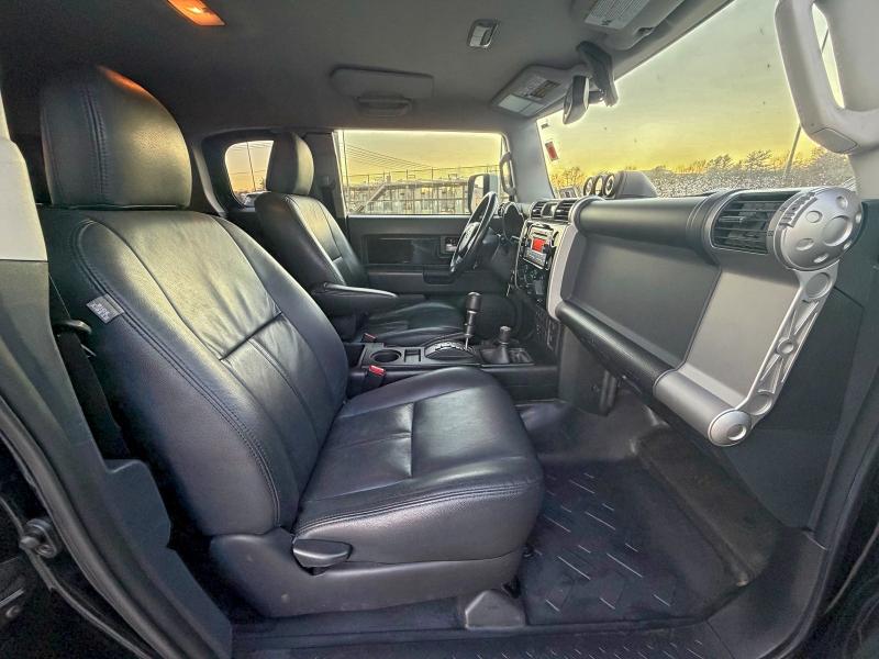 2013 TOYOTA FJ CRUISER #3296250406