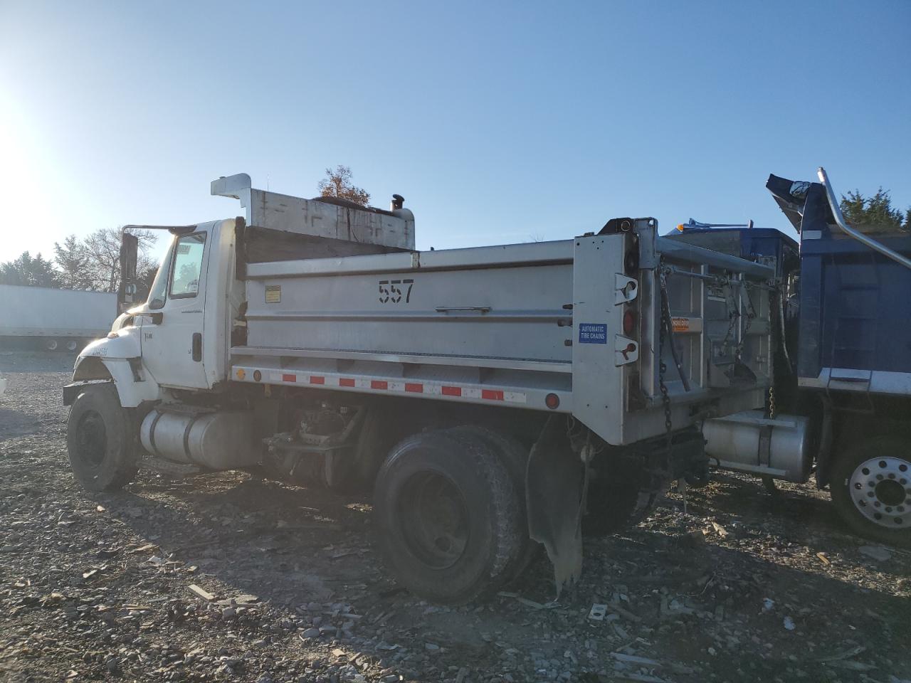 Lot #3287511996 2005 INTERNATIONAL 7000 7400