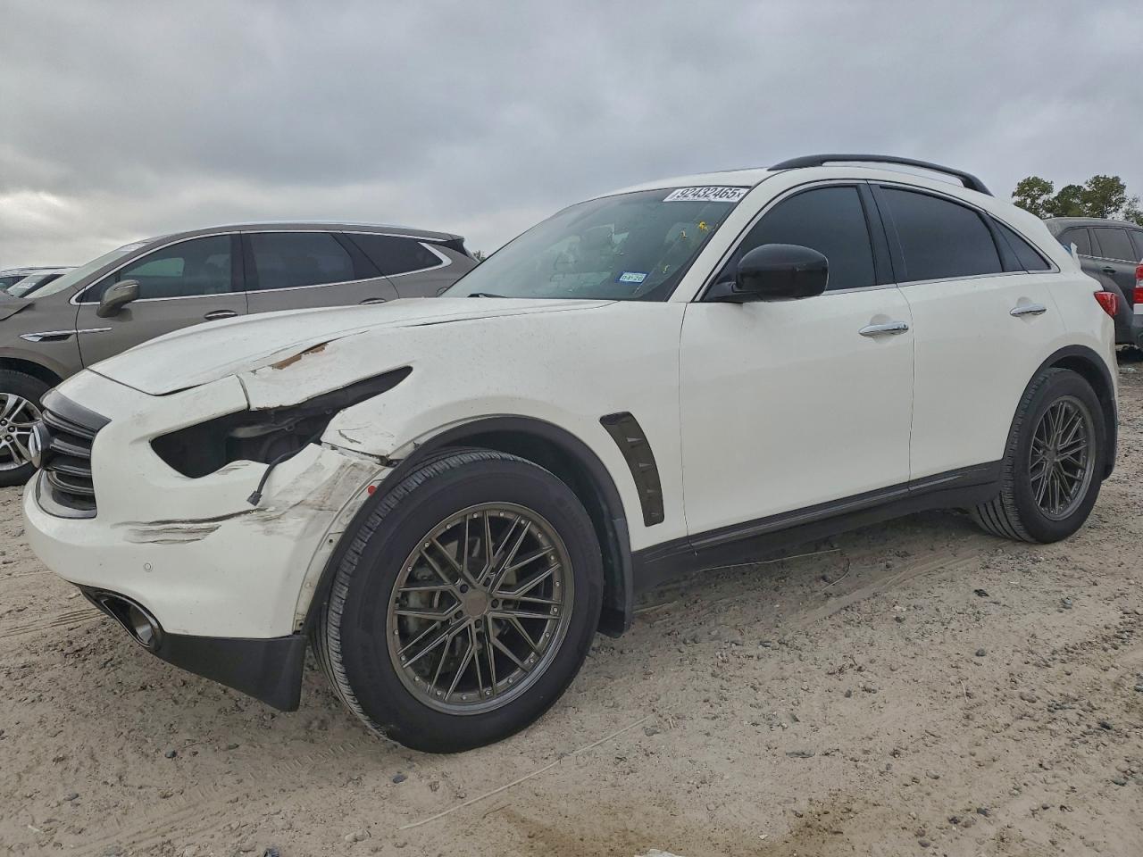 INFINITI QX70