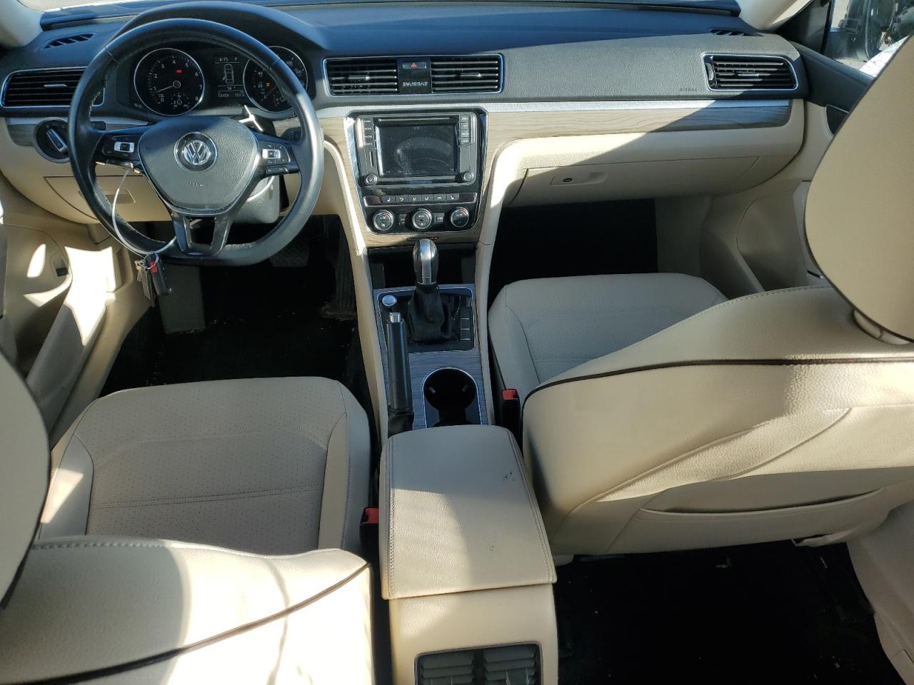 VOLKSWAGEN PASSAT SE