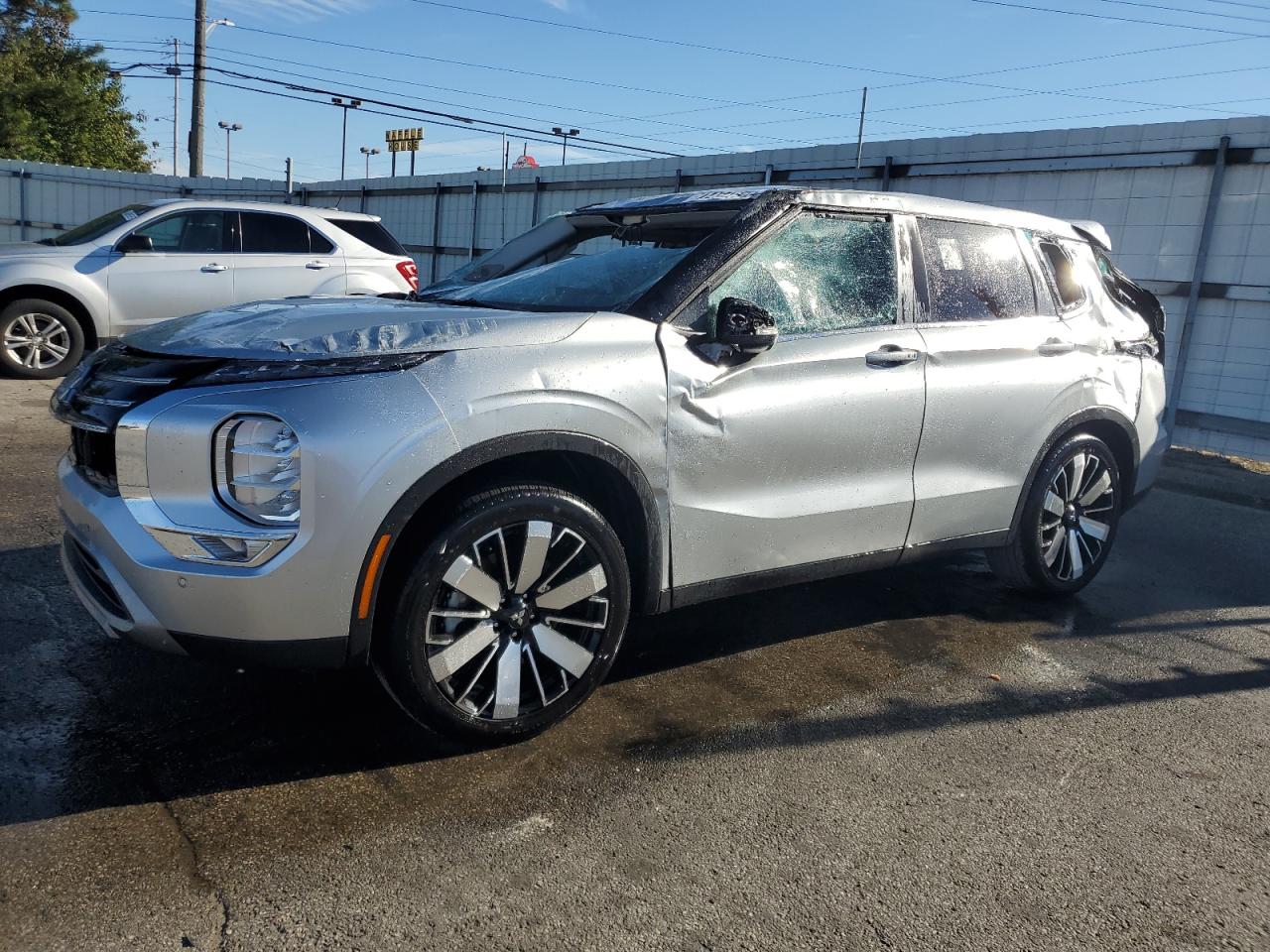 MITSUBISHI OUTLANDER SE