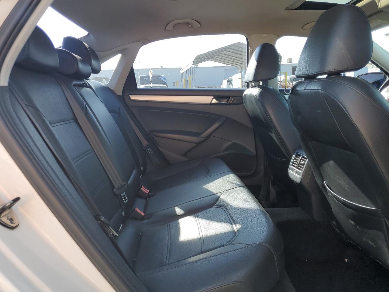 VOLKSWAGEN PASSAT SE