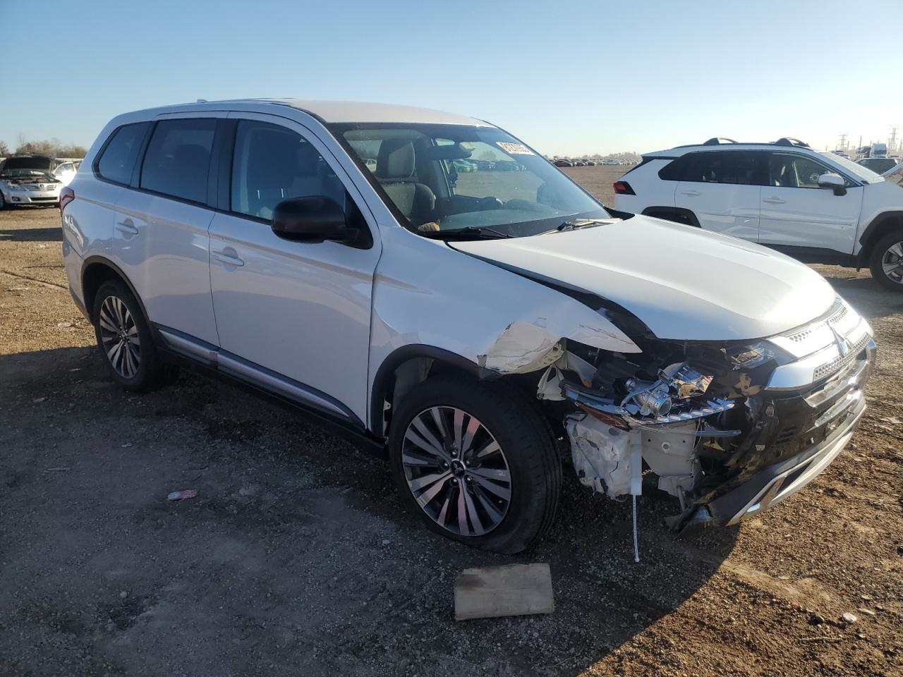 MITSUBISHI OUTLANDER SE