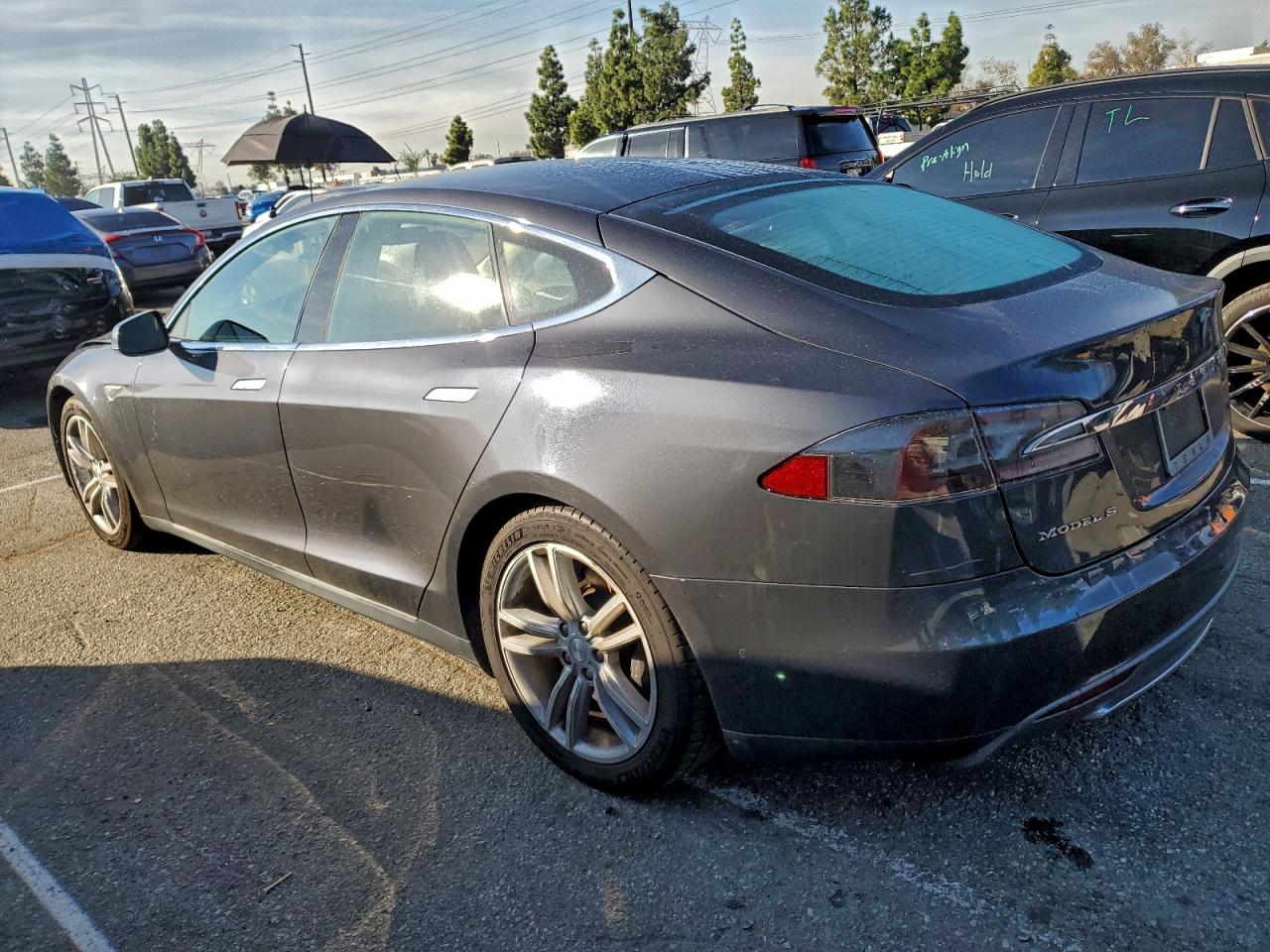 TESLA MODEL S 85D