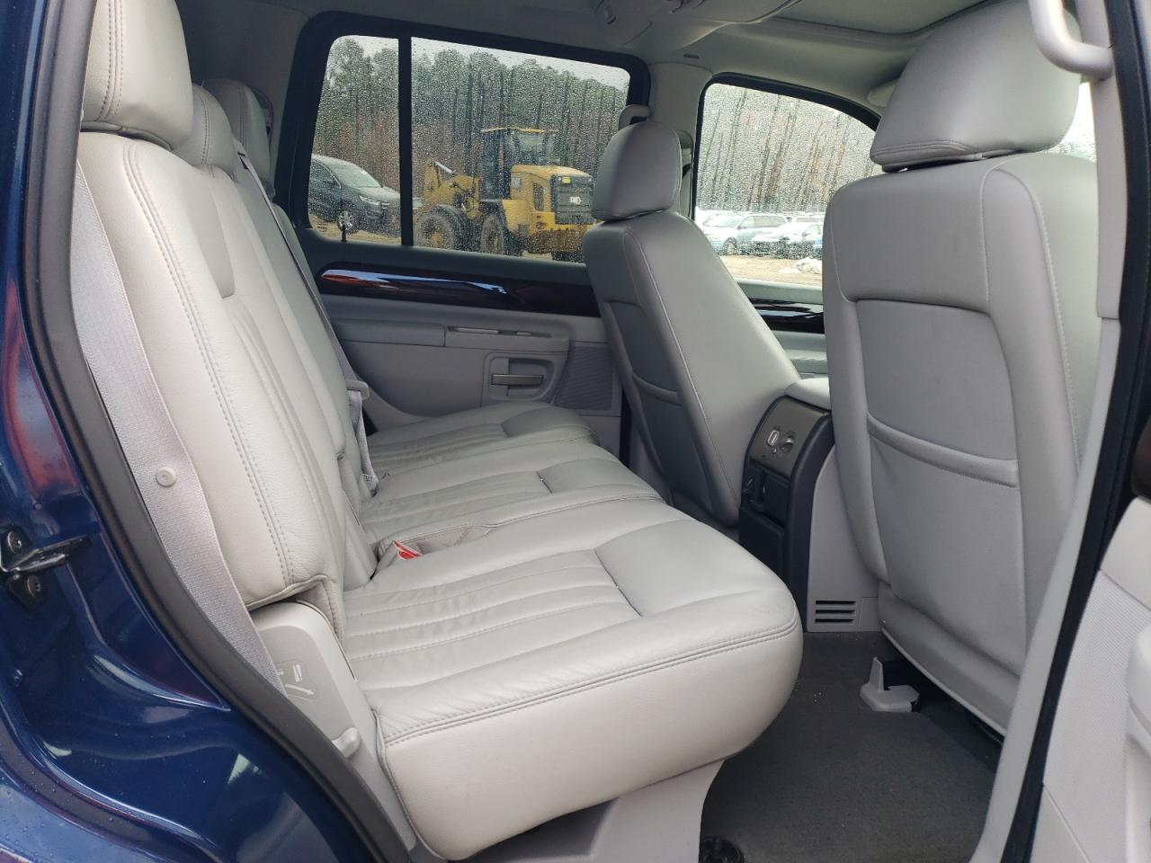 Lot #3301815383 2004 LINCOLN AVIATOR