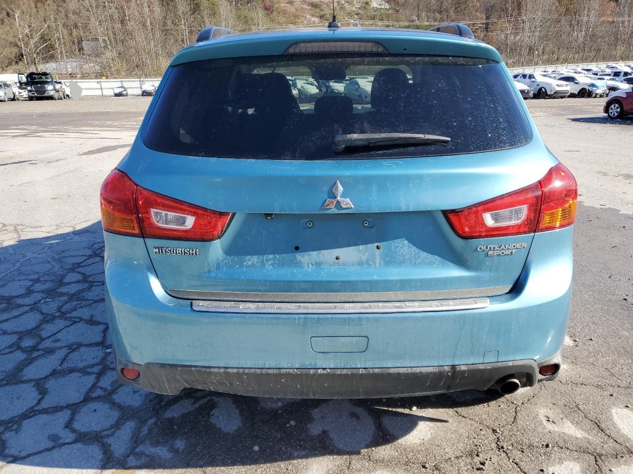 MITSUBISHI OUTLANDER SE