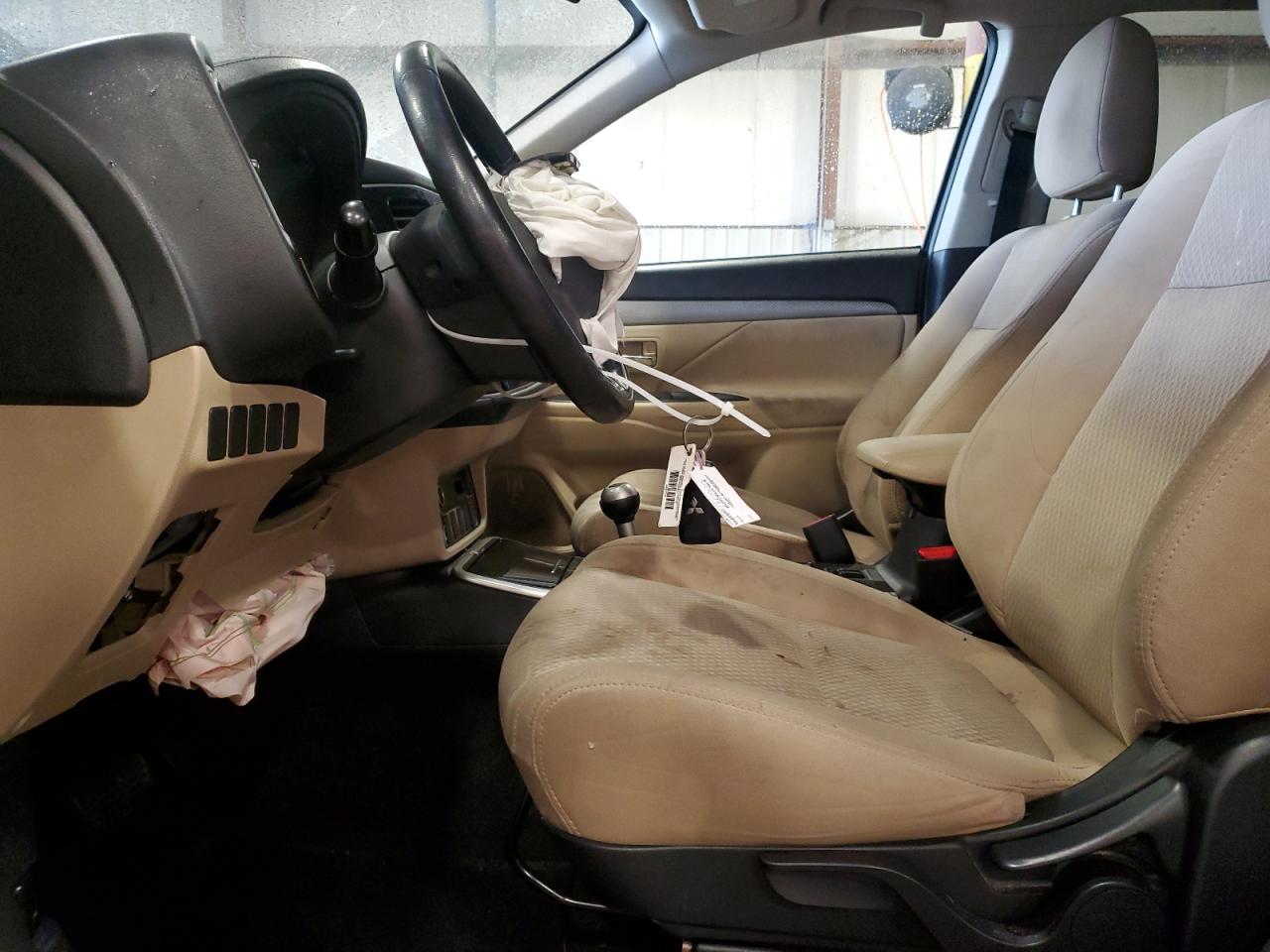 MITSUBISHI OUTLANDER SE