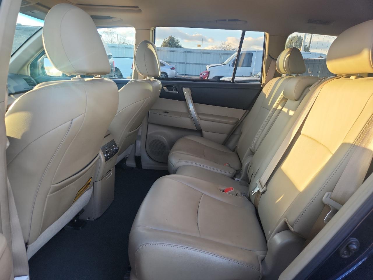 TOYOTA HIGHLANDER BASE