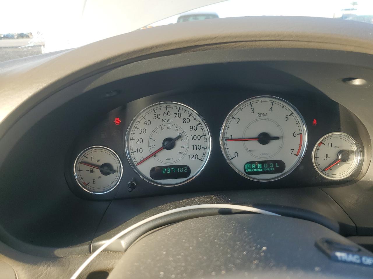 Lot #3318999325 2005 CHRYSLER TOWN & COU