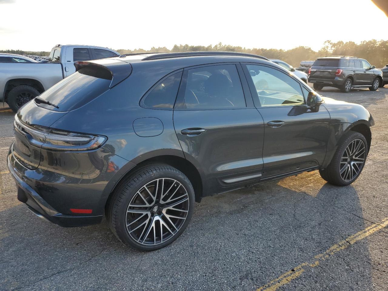 PORSCHE MACAN BASE