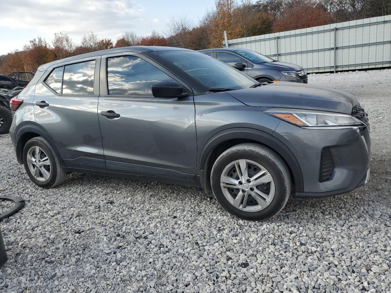 NISSAN KICKS S