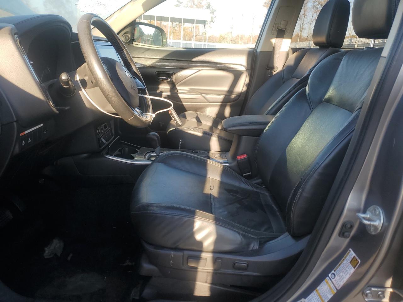 MITSUBISHI OUTLANDER SE