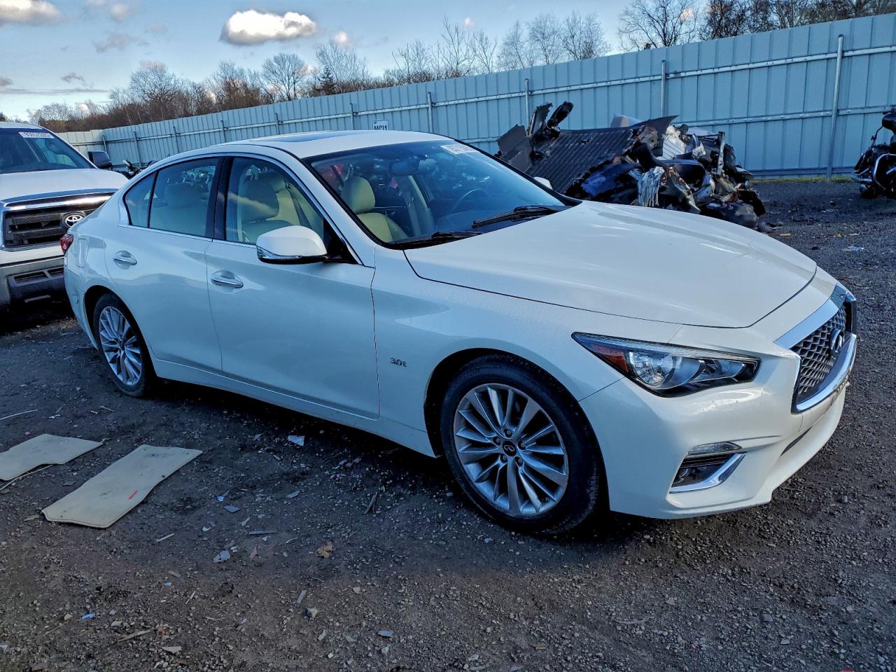INFINITI Q50 LUXE