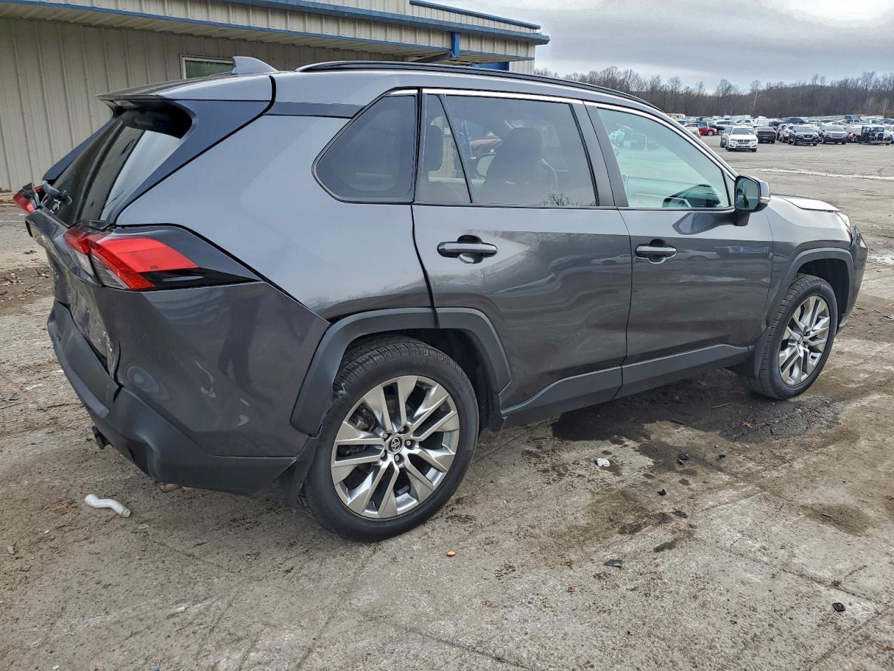 TOYOTA RAV4 XLE PREMIUM