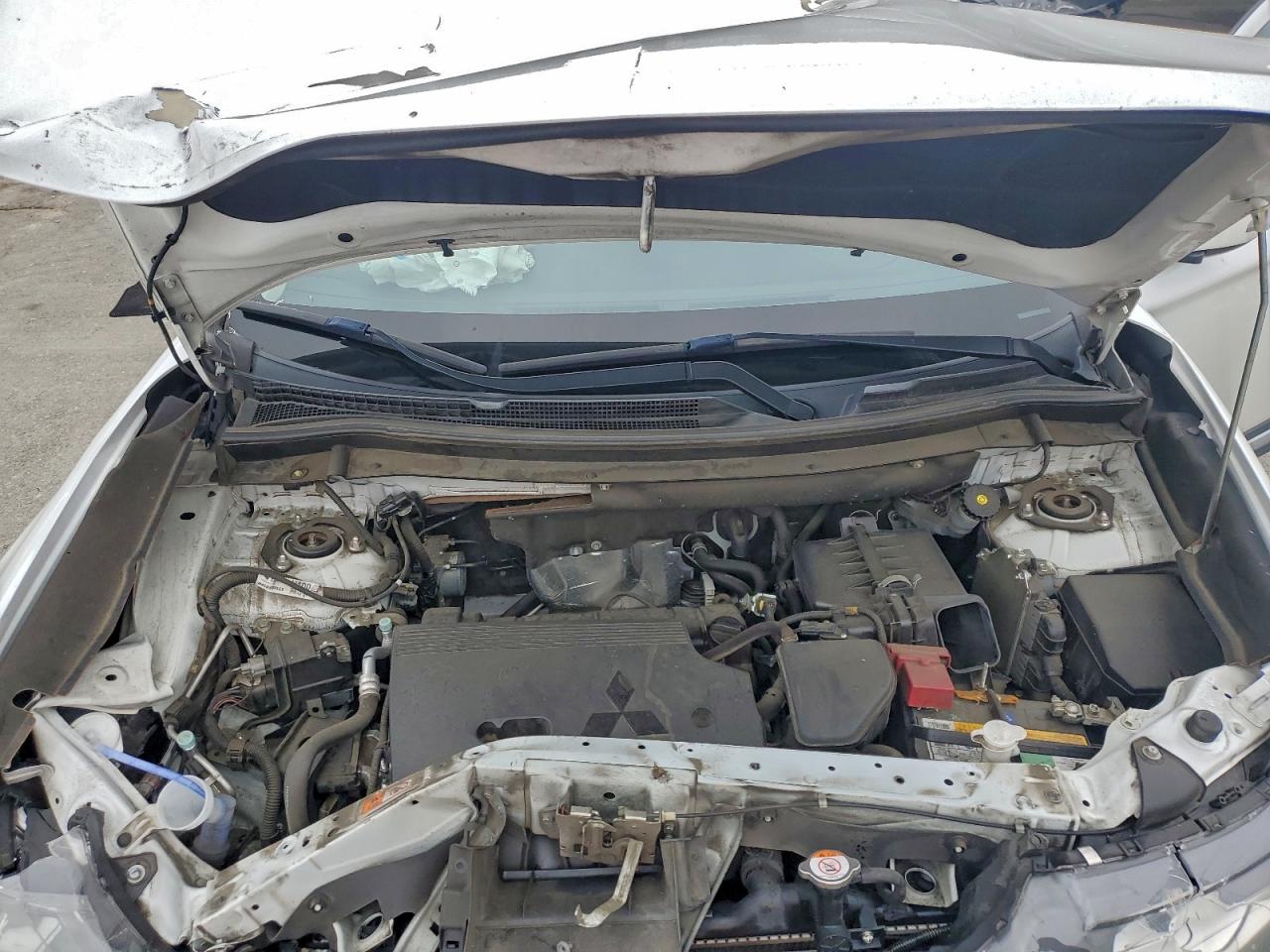 MITSUBISHI OUTLANDER SE