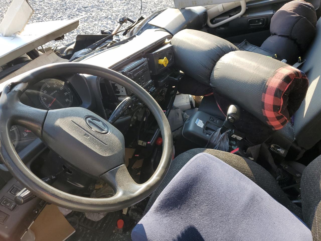 Lot #3316875113 2017 HINO 258